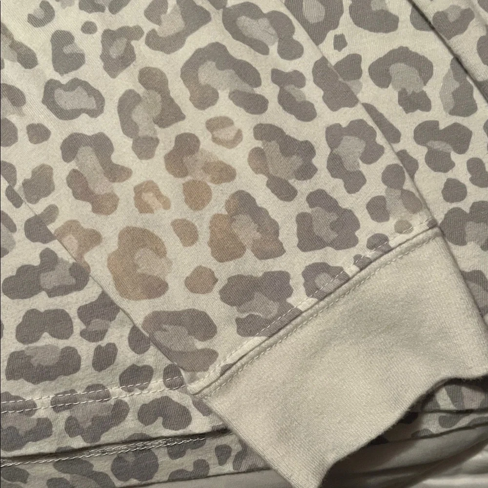 Nike White and Gray Leopard Print Top - Picture 3 of 6